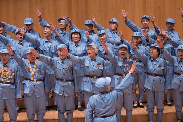 70-5-齐唱《游击队之歌》、《大刀进行曲》（老干部合唱团）.jpg