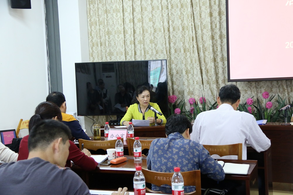 1511168768655330.jpg 活动处处长李春红就“多彩金秋”文化活动月做总结.JPG