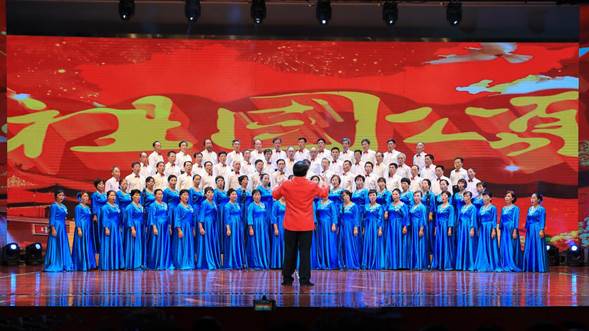 大合唱《祖国颂》由广西老年大学壮乡合唱团 ，2017合唱B6 ，2016男生提高班 于2018年7月6日 在凤岭校区礼堂演出，气势澎薄，感动全场。孙艳秋摄