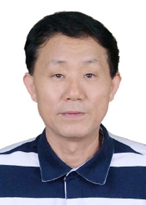 89谭鉴明， 广西老年大学手风琴副教授.jpg