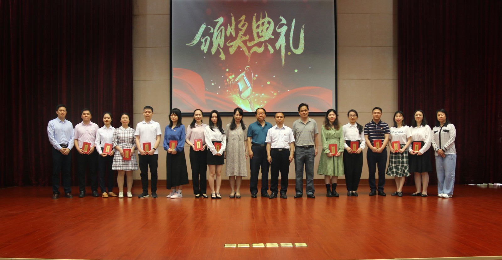 “讴歌百年荣耀 弘扬红色精神”主题演讲比赛.JPG